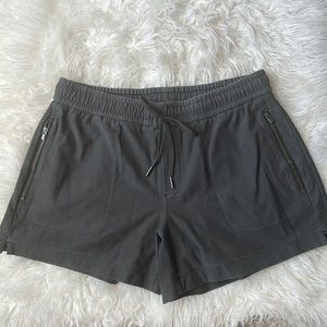 Athleta 4” short Size 4
